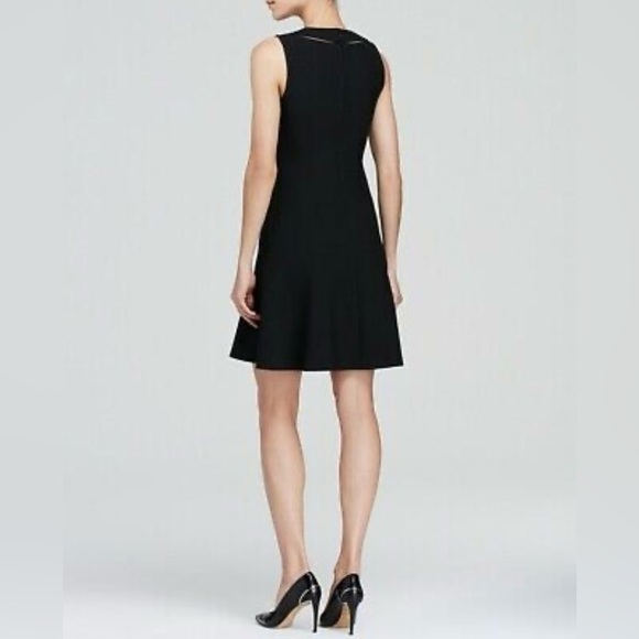 Diane Von Furstenberg Maureen Dress‎ LBD Laser Cut
Flounce Dress Size 2 - Picture 3 of 14